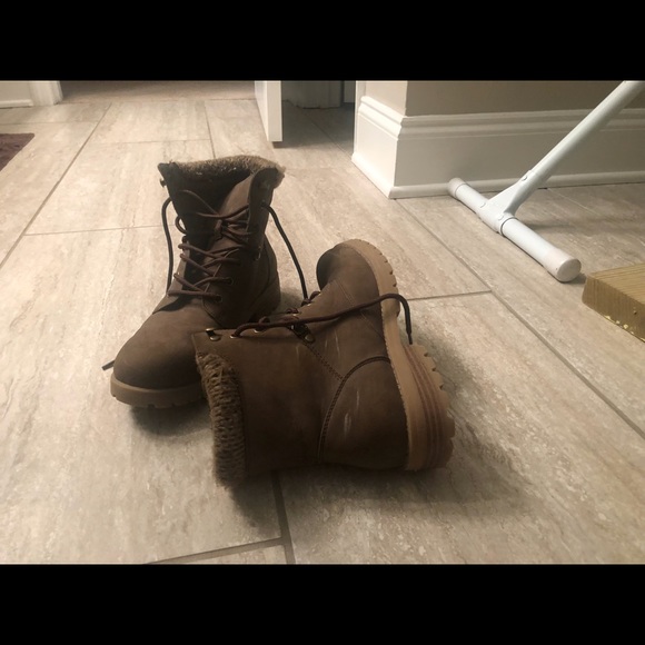 Brown Lace Up Combat Boots! Perfect for Fall🍁🍂 - Picture 3 of 6